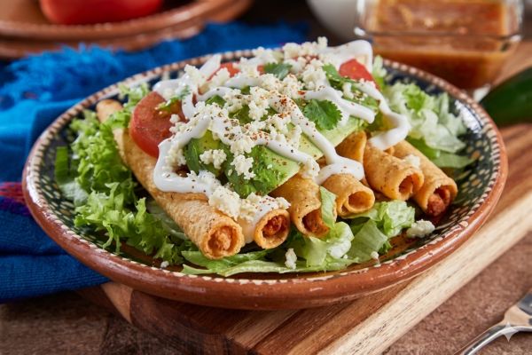Tacos dorados de pollo